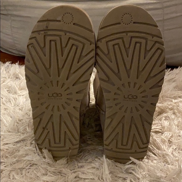 Sparkle Bow Ugg Boots - Picture 4 of 4